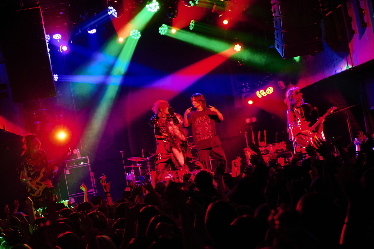 Royz Presents 2MAN LIVE 〜渋公前にDEZERTに会いたかってん