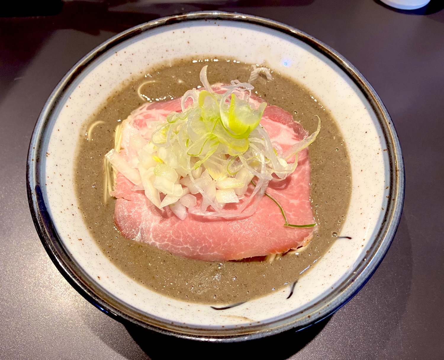 煮干乱舞」店主・ゆち × RAZOR・猟牙】ラーメン対談 | VISUNAVI Japan