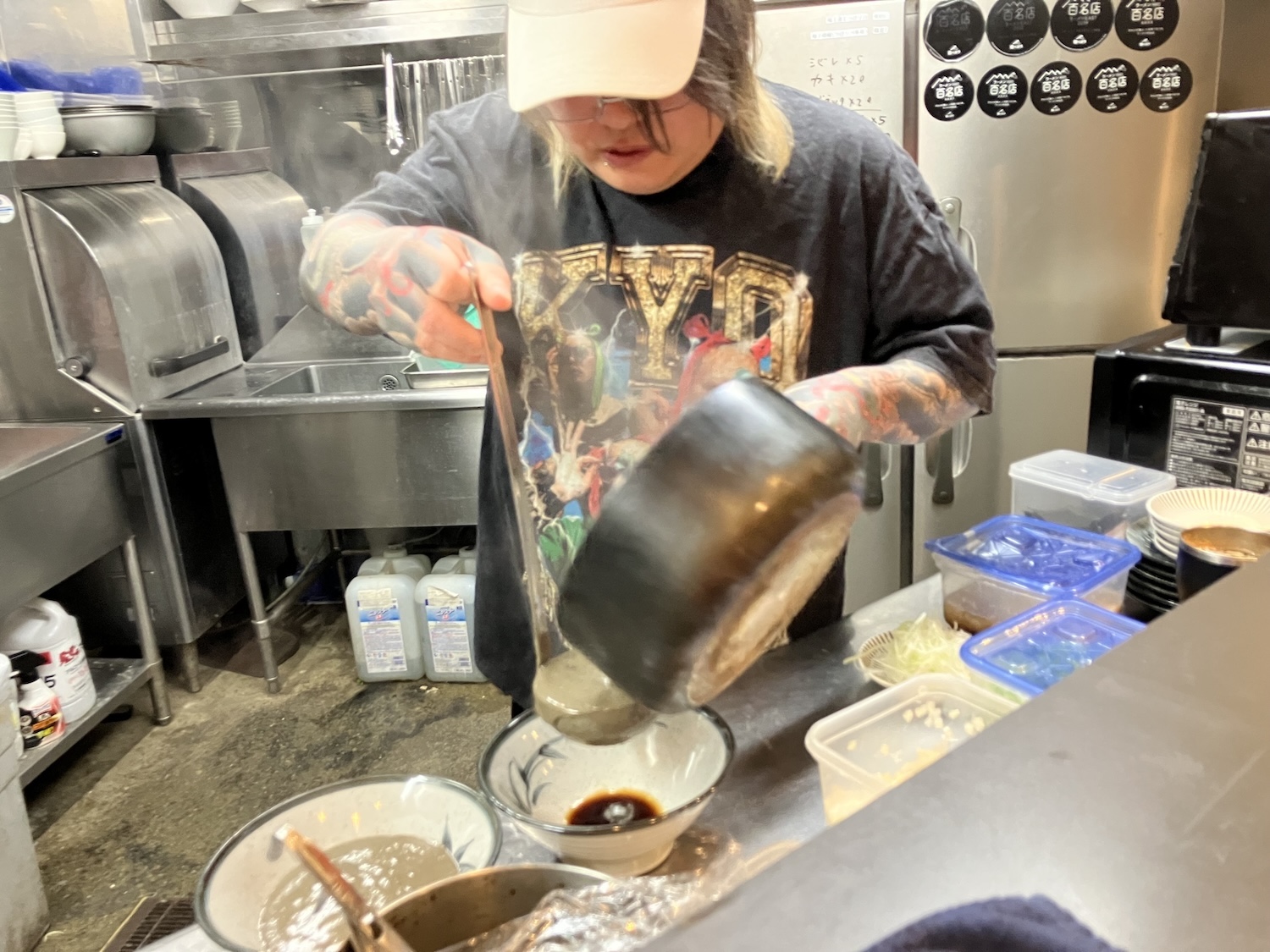 煮干乱舞」店主・ゆち × RAZOR・猟牙】ラーメン対談 | VISUNAVI Japan