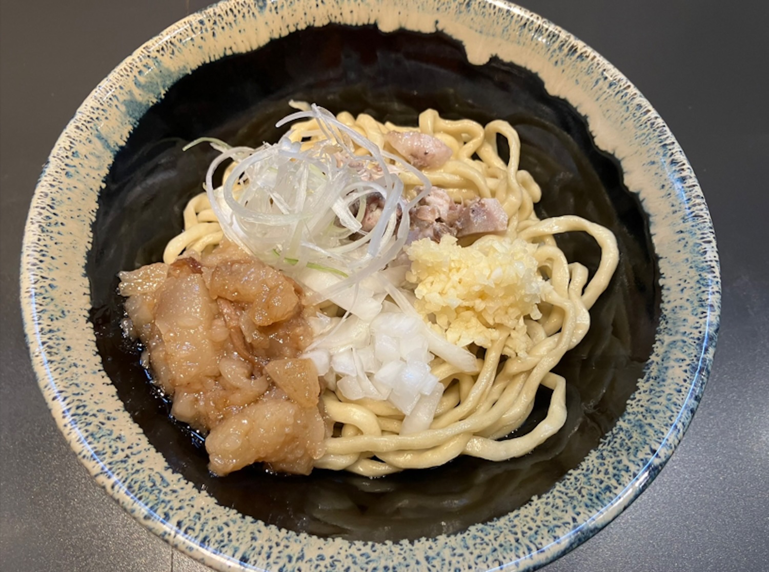 煮干乱舞」店主・ゆち × RAZOR・猟牙】ラーメン対談 | VISUNAVI Japan